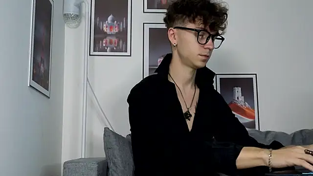 Joseph  Quinn online show from 9, 1, 2026