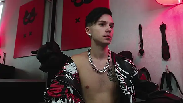 Joseph  Quinn online show from 3, 2, 2025