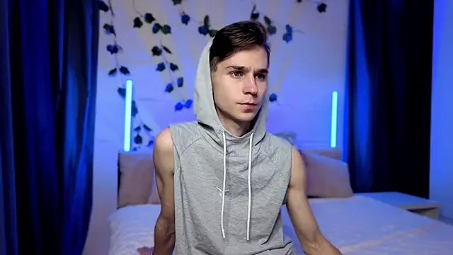 Joseph  Quinn online show from 27, 11, 2025