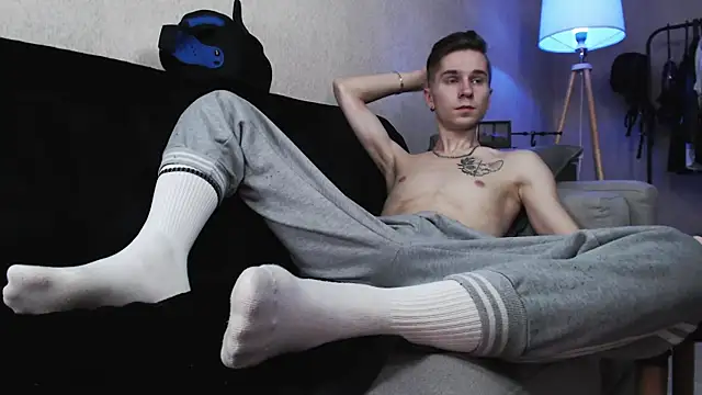 Joseph  Quinn online show from 16, 11, 2025