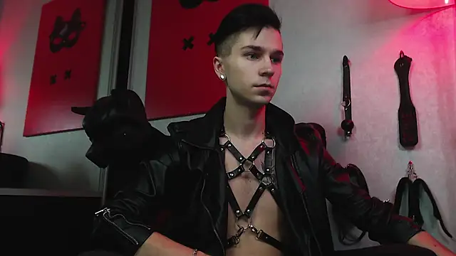 Joseph  Quinn online show from 30, 1, 2025