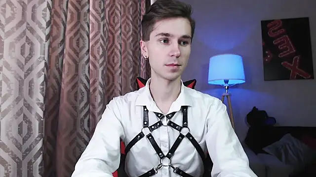 Joseph  Quinn online show from 7, 11, 2025