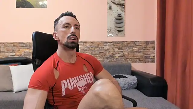 Snapshot of HotHunkTrainer chatting on 4, 6, 2026 HotHunkTrainer online show from 4, 6, 2026