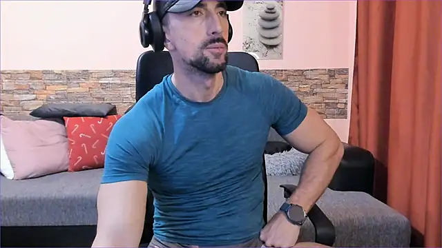 HotHunkTrainer online show from 10, 2, 2025