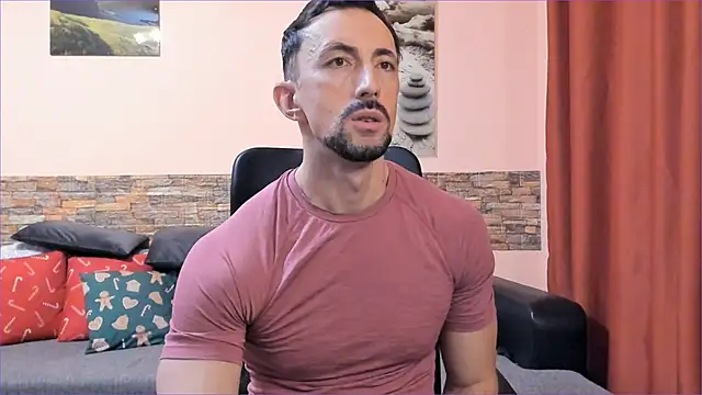 HotHunkTrainer online show from 5, 3, 2025