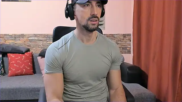HotHunkTrainer online show from 24, 2, 2025