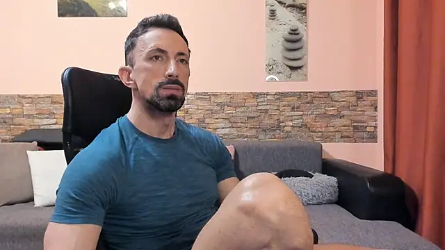 Snapshot of HotHunkTrainer chatting on 13, 6, 2026 HotHunkTrainer online show from 13, 6, 2026