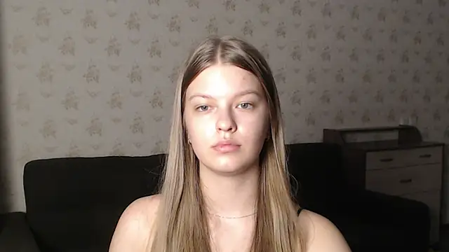 Snapshot of EmySway chatting on 28, 12, 2024 EmySway online show from 28, 12, 2024