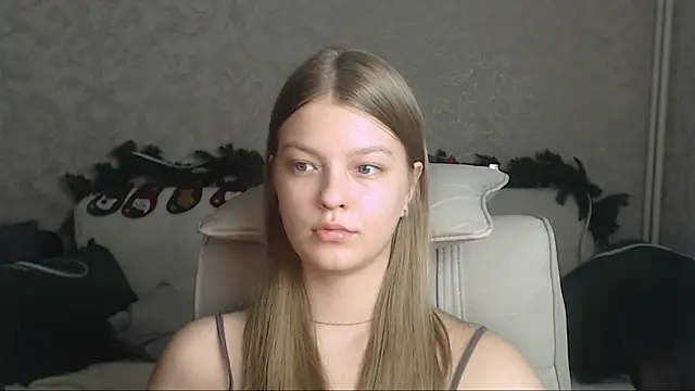 Snapshot of EmySway chatting on 4, 1, 2025 EmySway online show from 4, 1, 2025