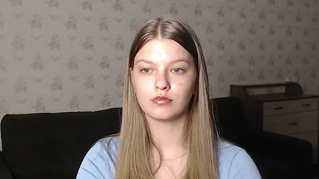 Snapshot of EmySway chatting on 11, 3, 2025 EmySway online show from 11, 3, 2025