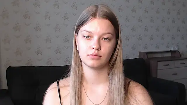 Snapshot of EmySway chatting on 5, 10, 2025 EmySway online show from 5, 10, 2025