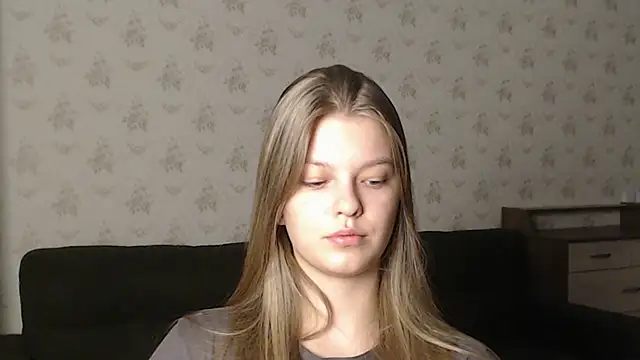 Snapshot of EmySway chatting on 21, 12, 2024 EmySway online show from 21, 12, 2024
