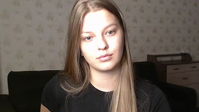 Snapshot of EmySway chatting on 4, 10, 2025 EmySway online show from 4, 10, 2025