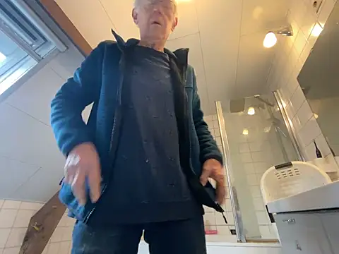 Snapshot of martxxxxx chatting on 13, 11, 2025 martxxxxx online show from 13, 11, 2025