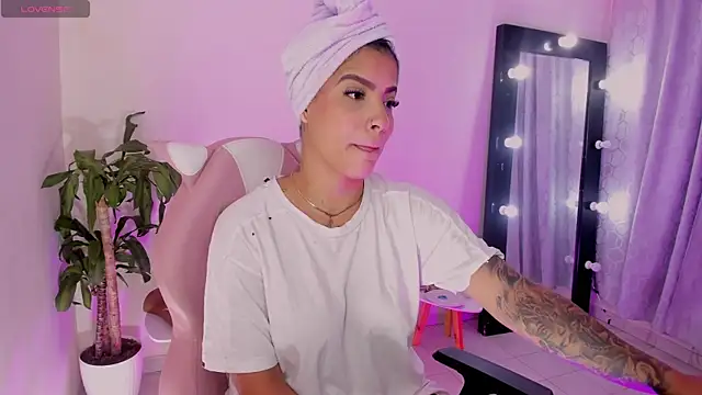 EmmaRusellx online show from 16, 4, 2026