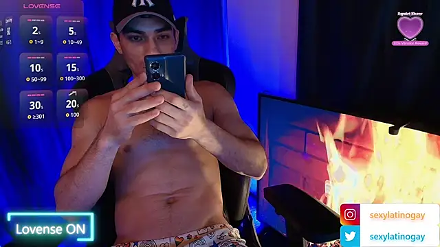 sexyboycolombi4 online show from 13, 3, 2026