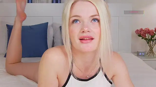 Snapshot of MilaDemies chatting on 28, 11, 2025 MilaDemies online show from 28, 11, 2025