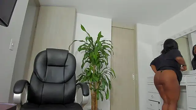 Snapshot of charlotte_tiller chatting on 30, 9, 2025 charlotte tiller online show from 30, 9, 2025