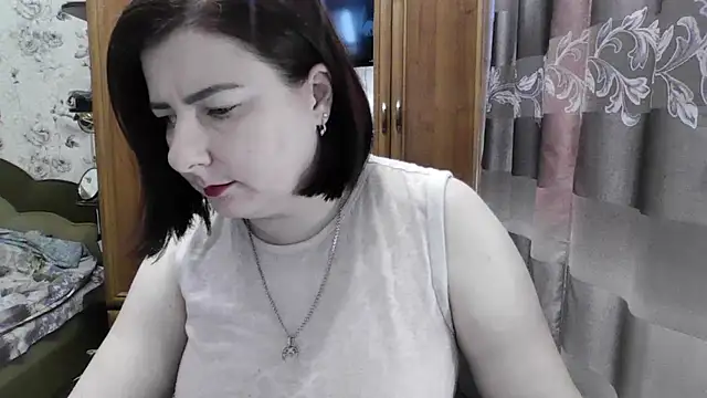 Snapshot of SophieNightAh chatting on 12, 9, 2025 SophieNightAh online show from 12, 9, 2025