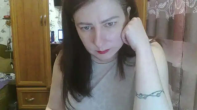 Snapshot of SophieNightAh chatting on 3, 2, 2025 SophieNightAh online show from 3, 2, 2025