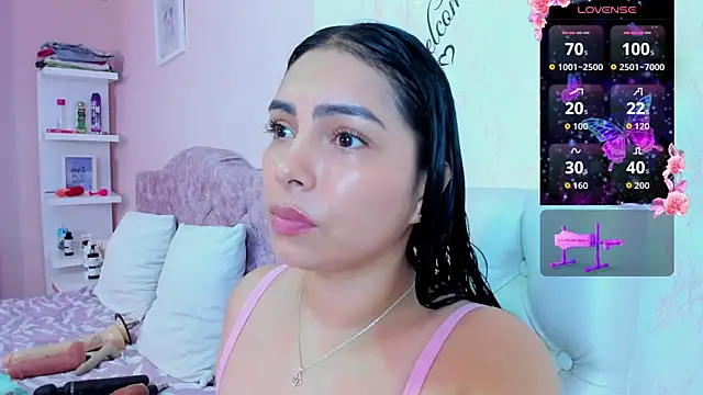 Snapshot of evelinn_belen chatting on 27, 4, 2026 evelinn belen online show from 27, 4, 2026