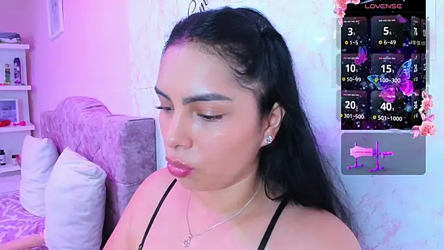 Snapshot of evelinn_belen chatting on 29, 4, 2026 evelinn belen online show from 29, 4, 2026