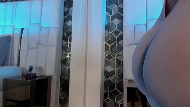 lia mariana online show from 5, 4, 2026