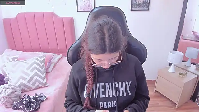 Amy joones online show from 4, 12, 2025