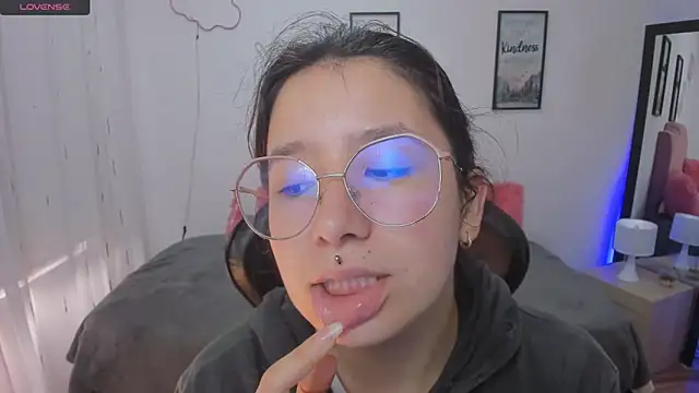 Amy joones online show from 10, 11, 2025