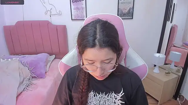 Amy joones online show from 21, 11, 2025