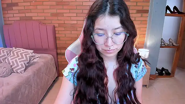 Snapshot of Amy_joones chatting on 13, 5, 2026 Amy joones online show from 13, 5, 2026