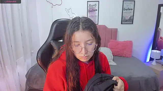 Amy joones online show from 8, 11, 2025