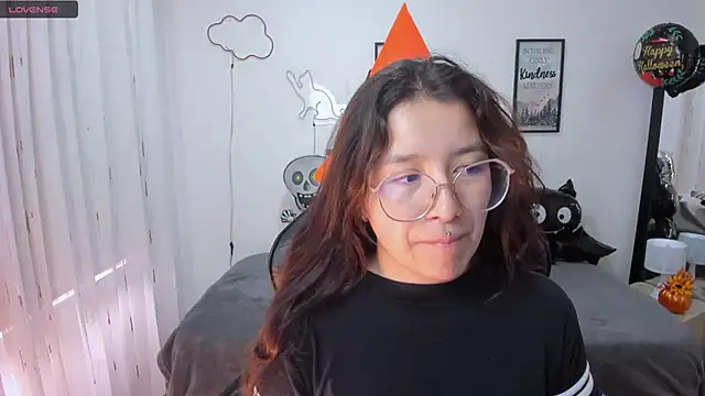 Amy joones online show from 23, 10, 2025