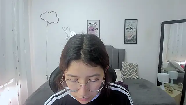 Amy joones online show from 20, 9, 2025
