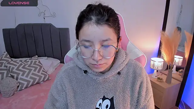 Amy joones online show from 7, 4, 2026