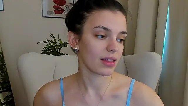 SuzyJamess online show from 22, 2, 2025