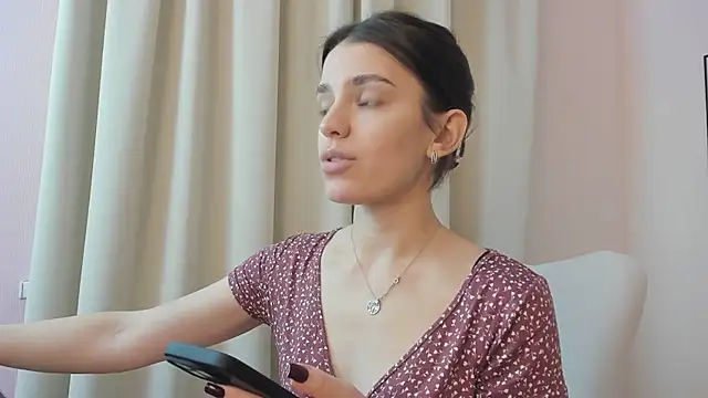 SuzyJamess online show from 19, 12, 2024