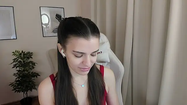 SuzyJamess online show from 19, 1, 2025