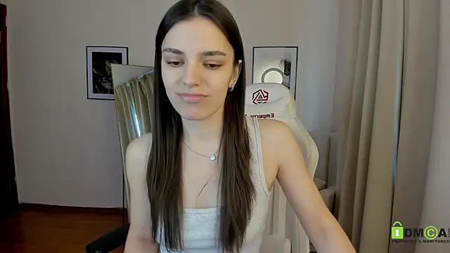 SuzyJamess online show from 1, 2, 2025