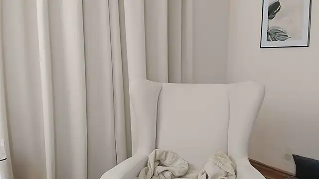 SuzyJamess online show from 29, 12, 2024