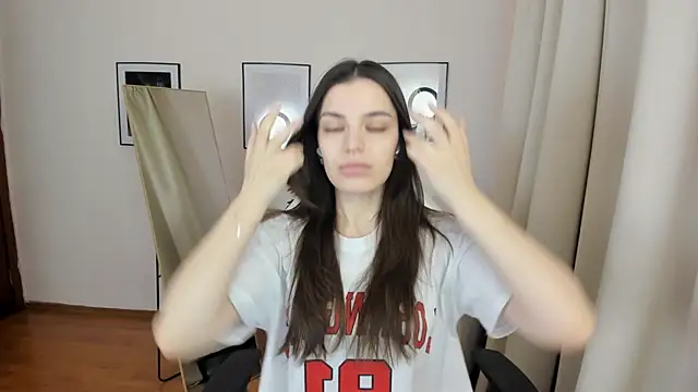 SuzyJamess online show from 23, 1, 2025