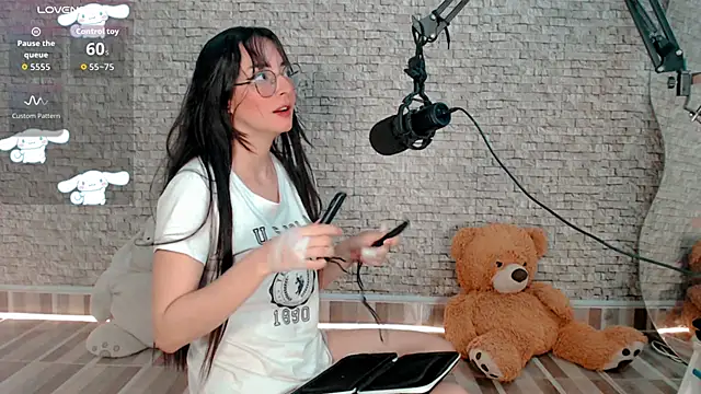 Snapshot of emma_unu chatting on 1, 5, 2026 emma unu online show from 1, 5, 2026