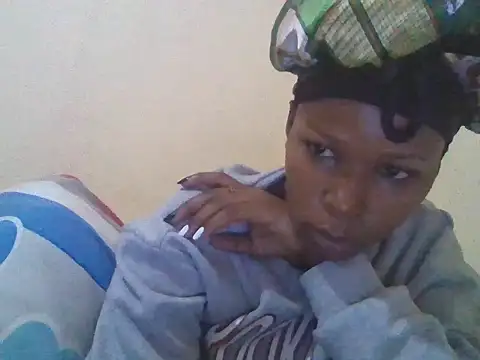 Snapshot of CharlotteDee chatting on 25, 10, 2025 CharlotteDee online show from 25, 10, 2025