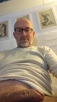 Snapshot of MadProfessor chatting on 18, 11, 2025 MadProfessor online show from 18, 11, 2025