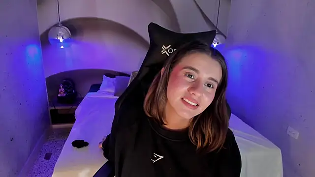 LanaHerondale online show from 9, 3, 2025