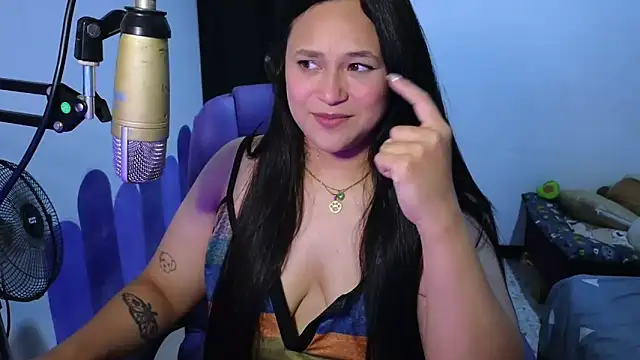 Luciernaga18 online show from 1, 12, 2025