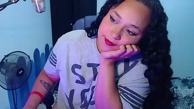 Luciernaga18 online show from 13, 10, 2025