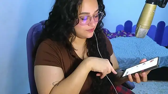 Snapshot of Luciernaga18 chatting on 2, 4, 2026 Luciernaga18 online show from 2, 4, 2026