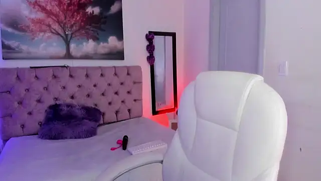 Julianaa Castro  online show from 22, 3, 2025