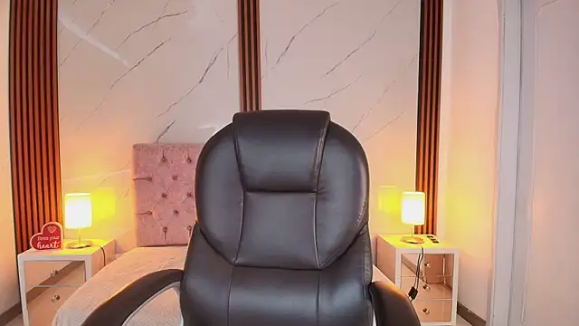 Snapshot of Julianaa_Castro_ chatting on 14, 7, 2026 Julianaa Castro online show from 14, 7, 2026
